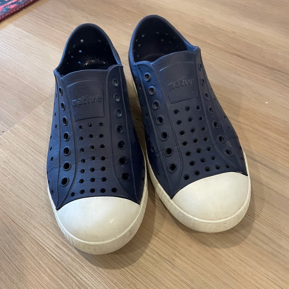 Native Shoes -Jefferson Sz Big kid J1